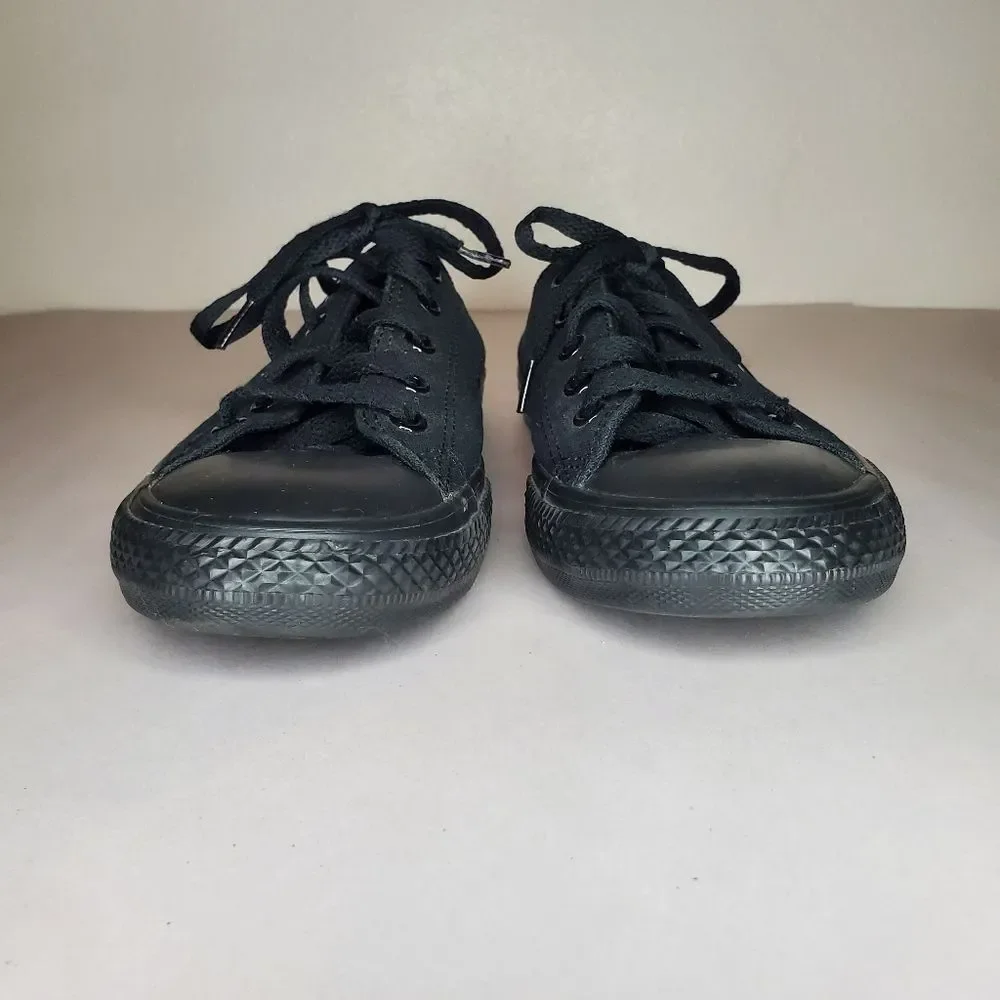 Chuck Taylor All Star Canvas Kids Low Top Shoe Size 3